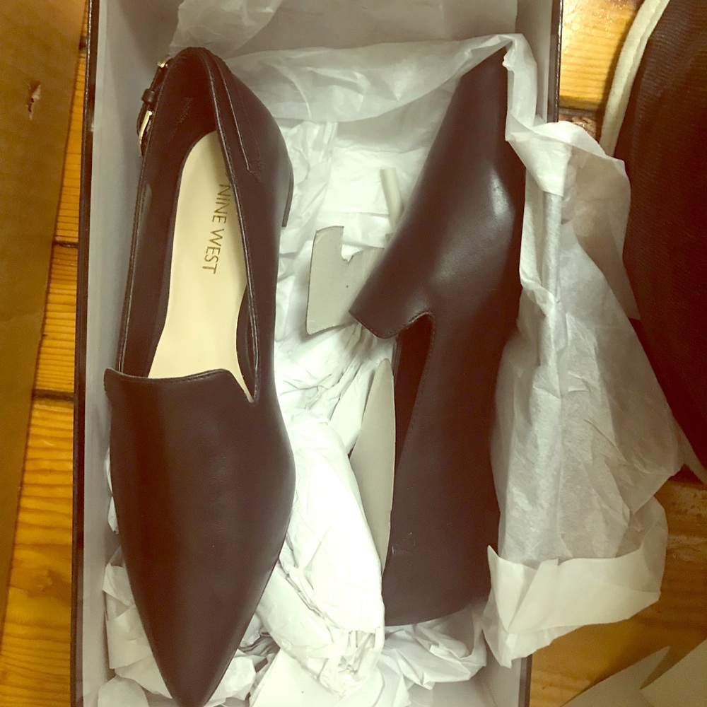 Flat/low heel Nine West pointy toe shoes.